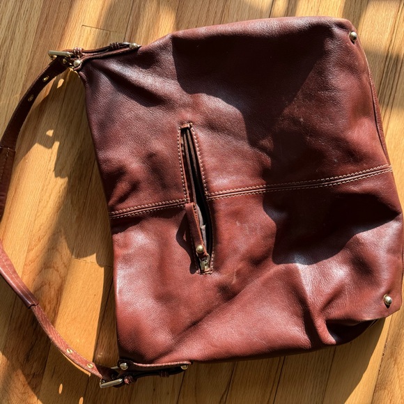 Elegant Brown Leather Shoulder Bag - Picture 2 of 4
